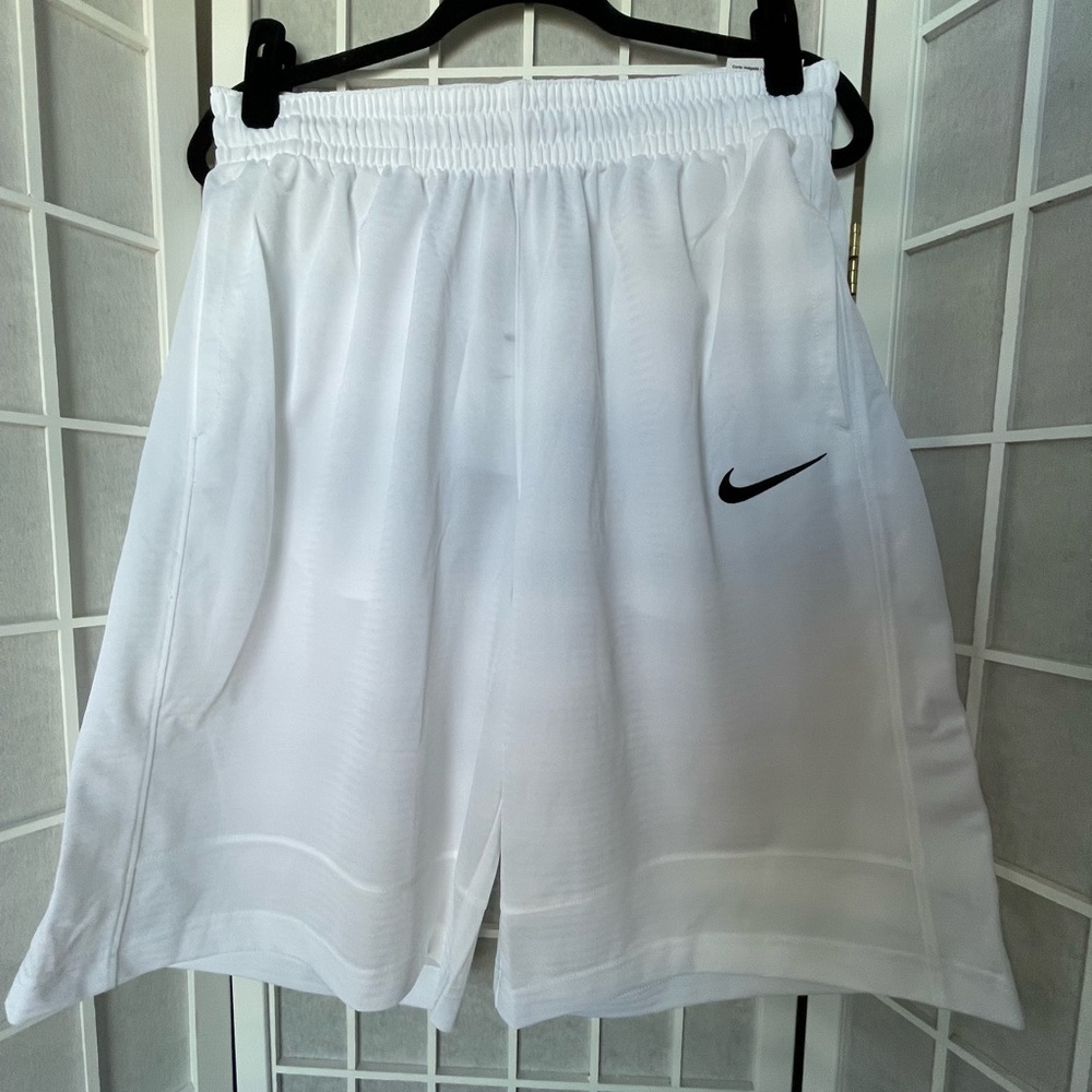 BRAND NEW Nike Basketball Shorts (Loose Fit) NWT
